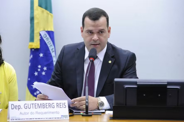Deputado federal Gutemberg Reis (MDB-RJ) foi indiciado pela PF por fraude ao cart&atilde;o de vacina&ccedil;&atilde;o