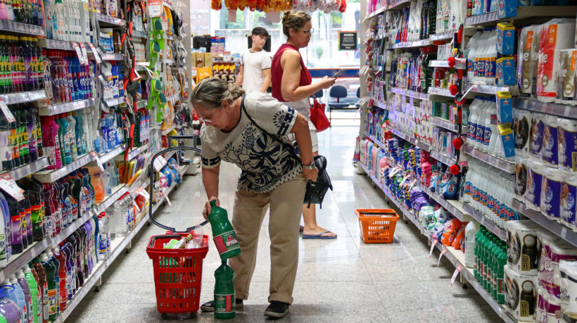 Em todo o país, incluindo o Ceará, redes recorrem a parcerias, novas estratégias de recrutamento e defendem mudanças na legislação trabalhista para atrair candidatos