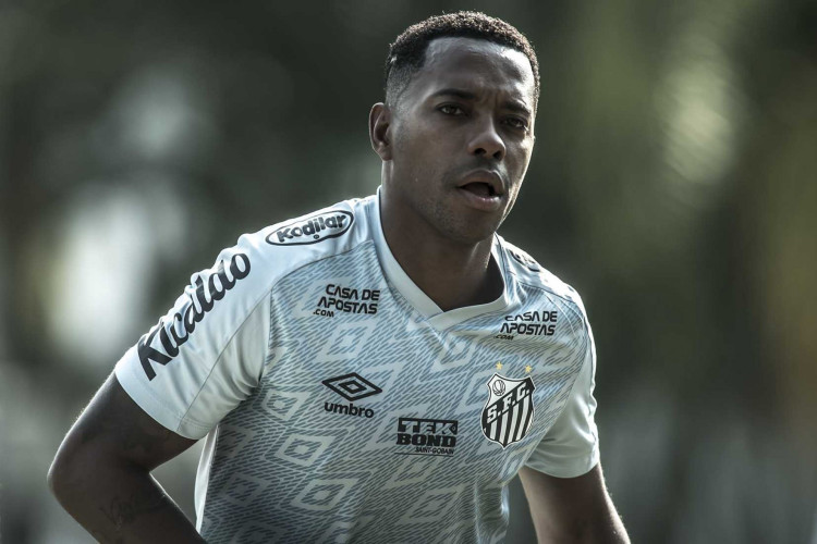 O jogador Robinho foi condenado na Itália por estupro