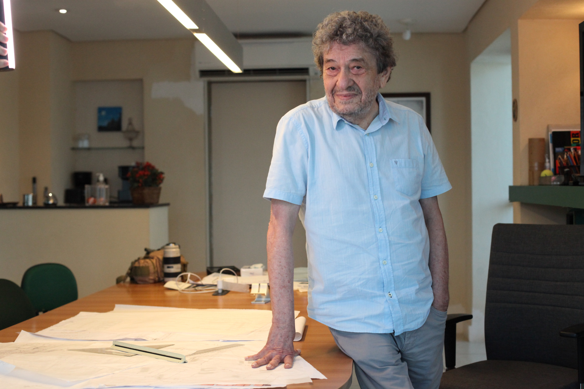 Compositor, arquiteto e urbanista cearense Fausto Nilo em entrevista a O POVO (Foto: FÁBIO LIMA)