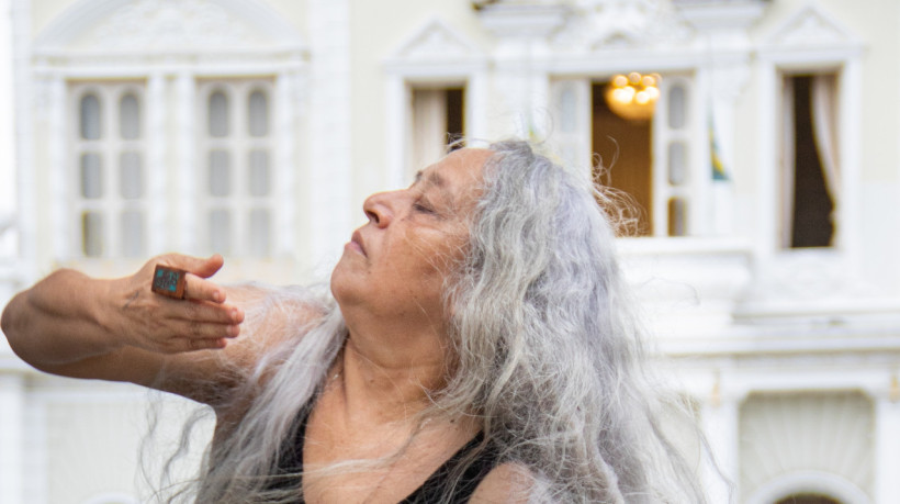 Silvia Moura estrela o espetáculo de dança 