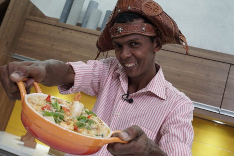 Chef de cozinha Rivandro Ricardo de França, ex-apresentador do programa Sabor da Gente, da TV Jornal, foi encontrado morto em sua casa