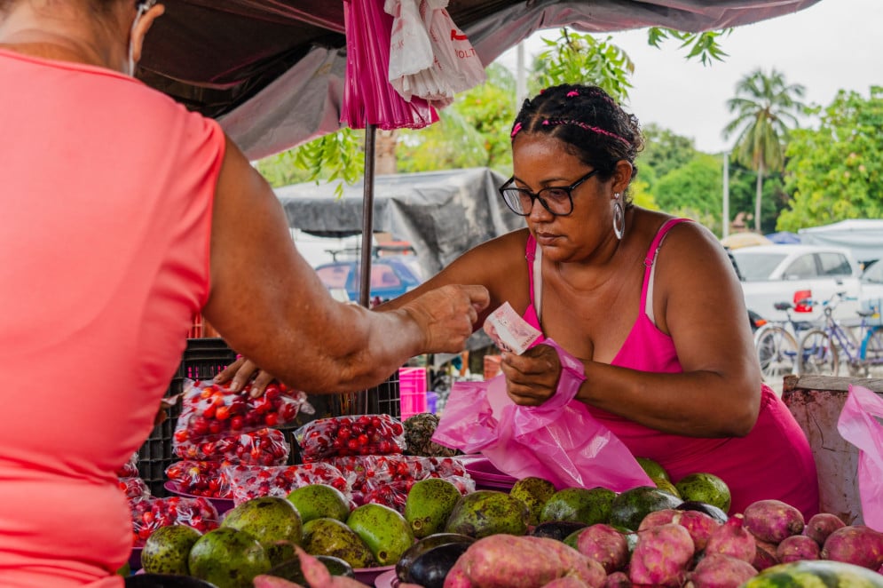 Marylene Oliveira, a feirante da barraca cor-de-rosa  (Foto: FERNANDA BARROS)