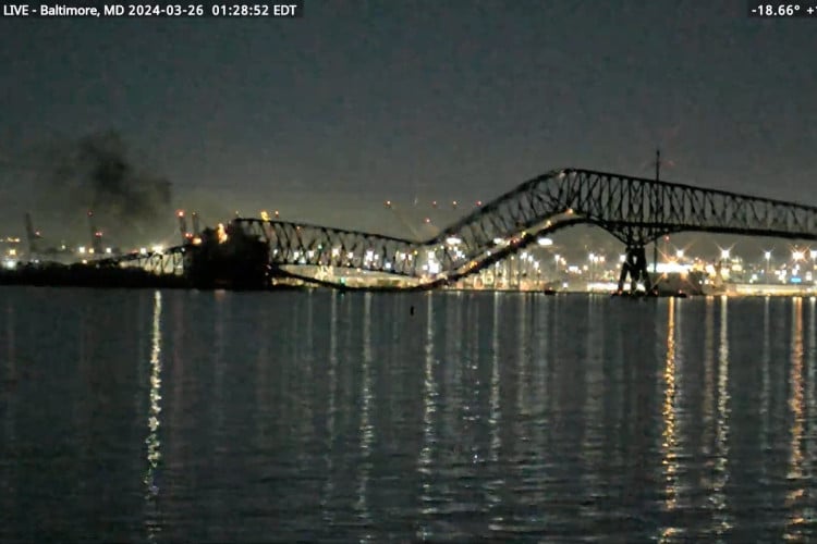 Ponte Francis Scott Key, em Baltimore, nos Estados Unidos, desabou após ser atingida por um navio de carga na madrugada desta terça-feira, 26
