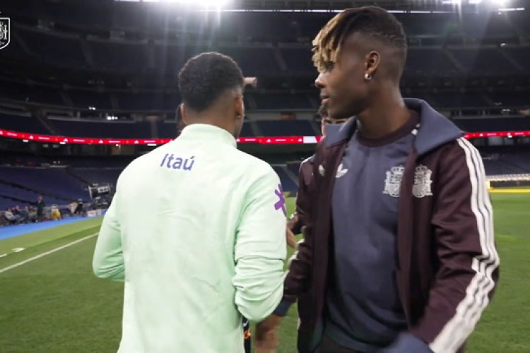 Vini Jr e Lamine Yamal fazem ato contra o racismo no Bernabéu