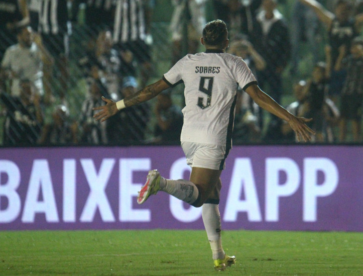 Tiquinho Soares marcou dois gols na vitória do Botafogo sobre o Boavista 