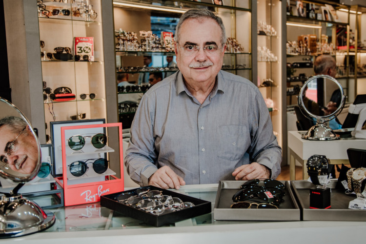 Atualmente, os negócios da família Cavalcante contam com mais de 25 Óticas Visão, duas Visione e um laboratório de lentes de alta qualidade(Foto: Anderson Gama)