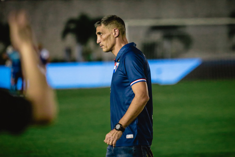 Técnico Vojvoda no jogo Botafogo-PB x Fortaleza, no Estádio Almeidão, pela Copa do Nordeste 2024