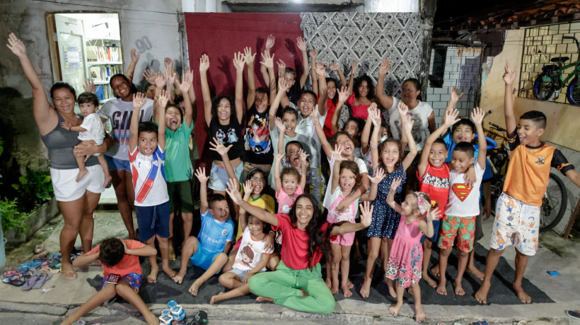 Biblioteca Comunitária da Sabiaguaba (Sabiá), em Fortaleza, atende mais de 60 crianças e realiza cursos com jovens e adultos