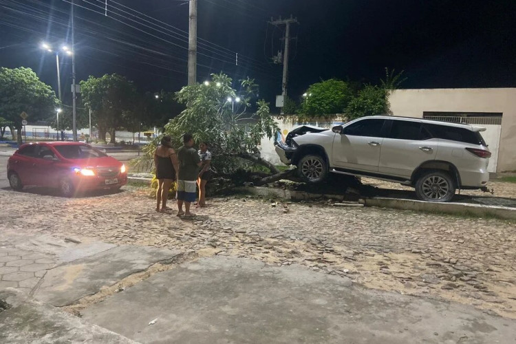 ￼ Prefeito Bosco Tabosa estava sozinho na picape na hora do acidente