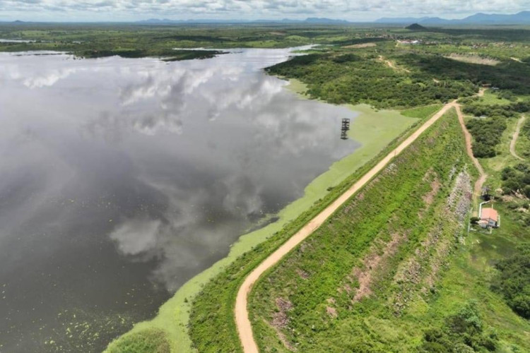 Açudes Ema (Iracema), Fogareiro (Quixeramobim), Itapebussu (Maranguape), Rosário (Lavras da Mangabeira) e São José I (Boa Viagem) atingiram capacidade máxima, segundo a última atualização