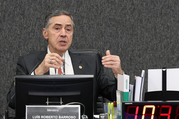 Barroso relembra golpe de 64 e defende democracia 