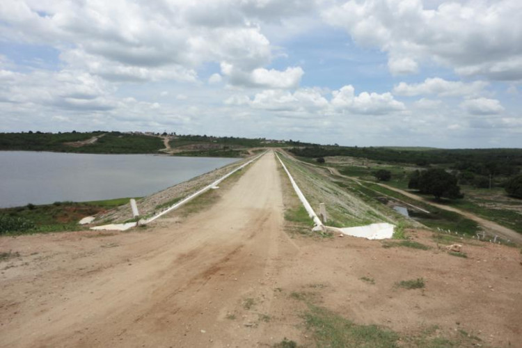 ￼AÇUDE Umari, em Madalena, sangrou pela primeira vez