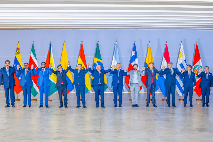 Fotografia oficial dos presidentes dos países da América do Sul, no Palácio do Itamaraty, Brasília

 



