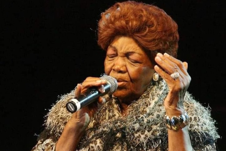 Dona Ivone Lara é homenageada com instituição do Dia Nacional da Mulher Sambista