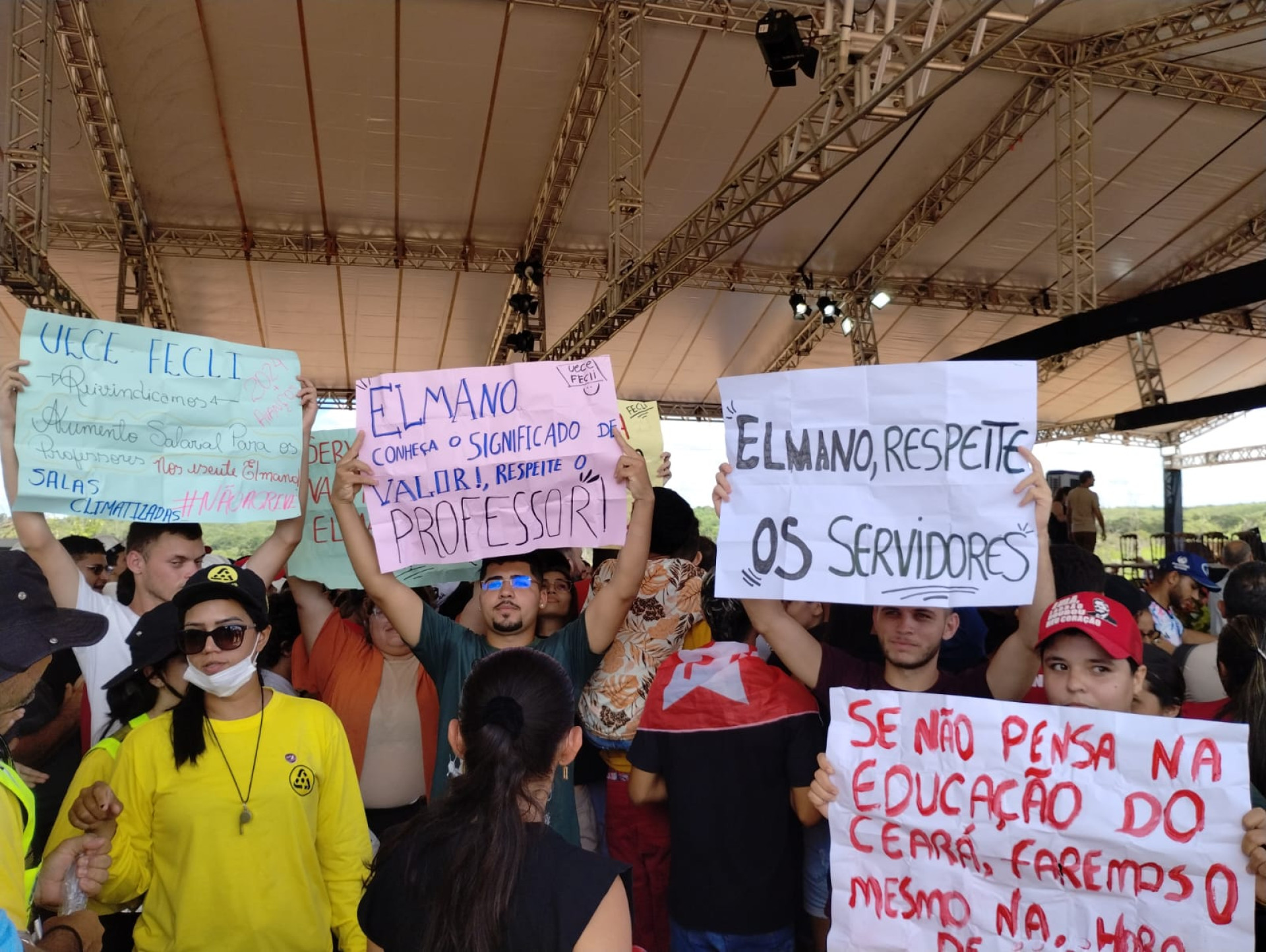 Estudantes, professores e servidores do Detran protestam contra governo Elmano