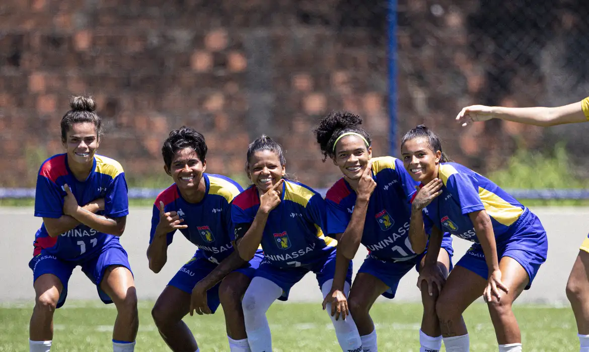 JUBs promovem maior participação feminina no futebol universitário