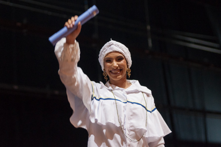 Formanda de Serviço Social se graduou na quinta-feira.