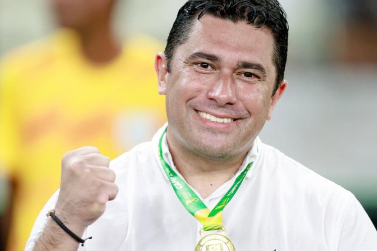 João Paulo Silva, presidente do Ceará, comemorando título do Campeonato Cearense