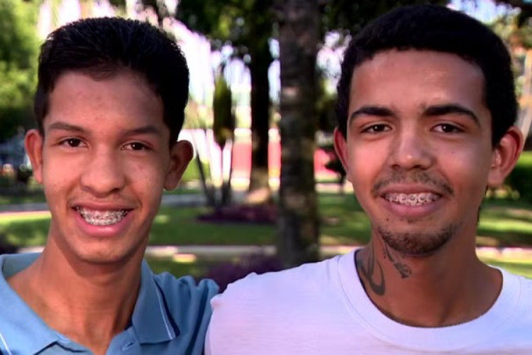 João Vitor e Gabriel foram adotados por famílias diferentes, perderam o contato e se reencontraram 10 anos depois