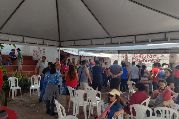 Movimento de filiados na eleição de delegados na sede do PT Ceará