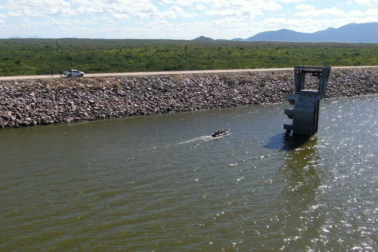 Açude Edson Queiroz abastece o município de Santa Quitéria e sangrou pela última vez em 2011. O açude tem uma das maiores capacidades entre os que estão sangrando no Estado