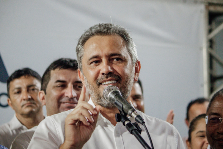 Governador Elmano de Freitas disse estar orgulhoso de compor o PT após o processo de votação para escolha do candidato de Fortaleza