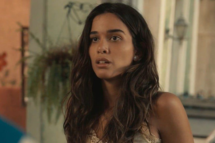 Mariana se questiona como que José Inocêncio conseguiu todas as suas terras