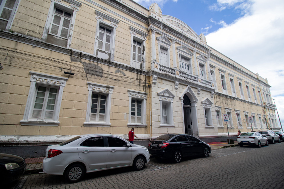 Fachada da Santa Casa da Misericórdia de Fortaleza, ao lado do Passeio Público