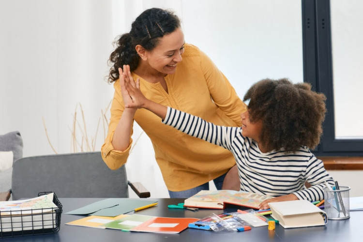 Livros podem ajudar a entender mais sobre o autismo (Imagem: Peakstock | Shutterstock)
 - Portal EdiCase