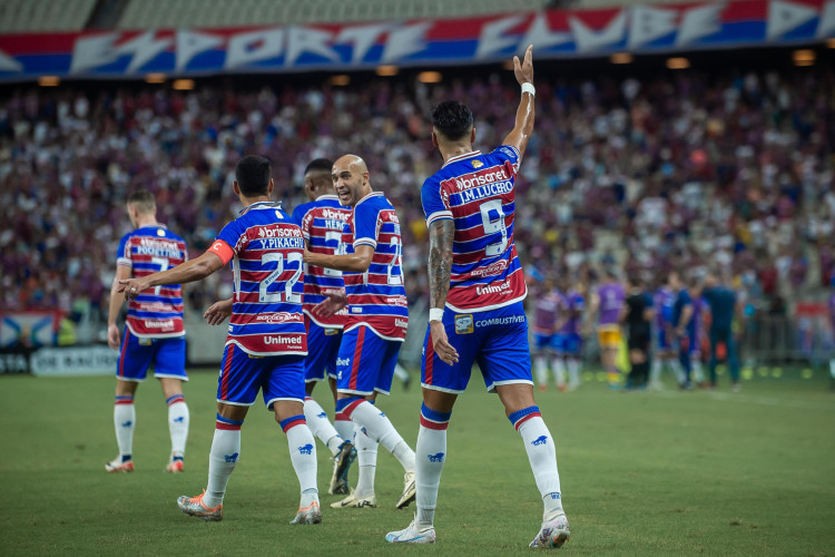 Atacante Lucero comemora gol no jogo Fortaleza x Nacional Potosí, no Castelão, pela Copa Sul-Americana 2024