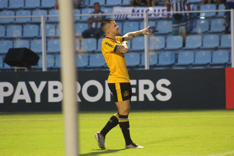 Atacante Renato Kayzer comemora gol no jogo Avaí x Criciúma, na Ressacada, pelo Campeonato Catarinense 2024