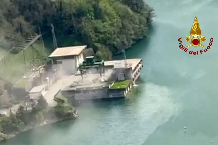 Reprodução de vídeo mostra explosão em uma usina hidrelétrica Enel Green Power no Lago Suviana, no centro da Itália, perto de Bolonha