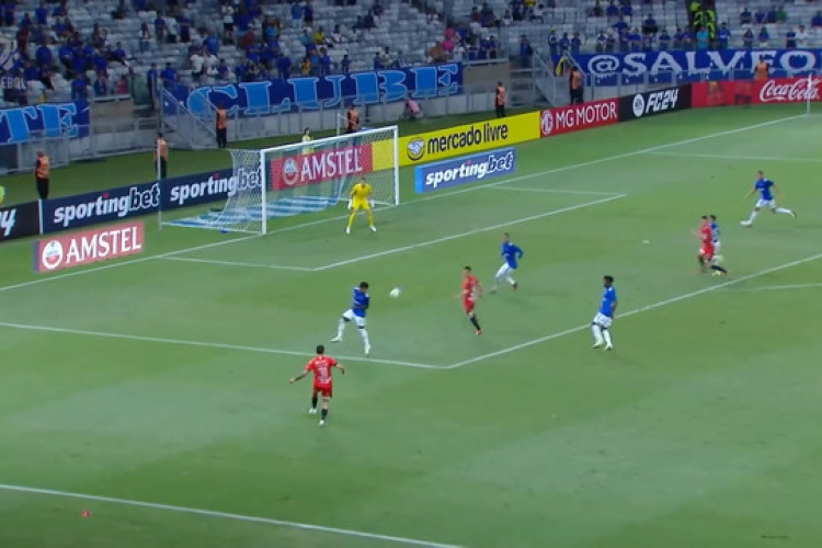 Rafael Cabral FALHA FEIO em gol sofrido pelo Cruzeiro; veja