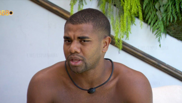 Em conversa com Matteus, Davi confunde Tony Ramos com Ayrton Senna