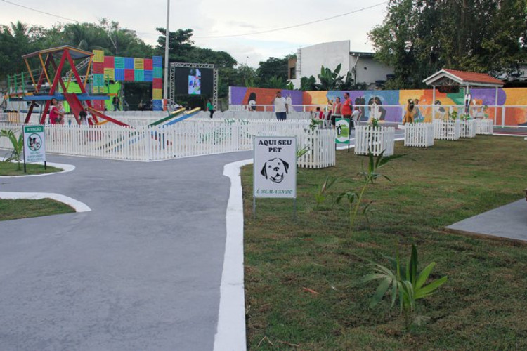 Pra&ccedil;a PET em Manaus teve inaugura&ccedil;&atilde;o com fogos e causou repercuss&atilde;o entre ativistas da causa animal