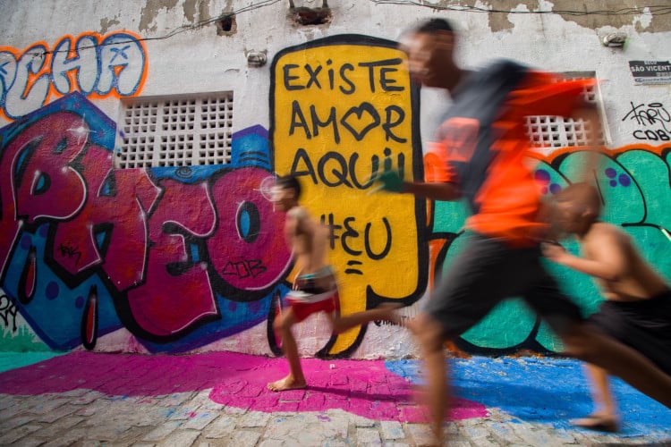 FORTALEZA, CEARÁ, BRASIL, 14-04-2024: Pós-Unifor realiza ação de impacto que promove melhorias urbanas na Comunidade São Vicente de Paulo ou comunidade das quadras. (Foto: Samuel Setubal)