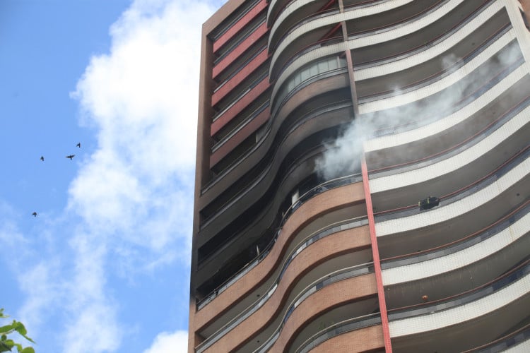 FORTALEZA, CEARÁ, BRASIL,14.04.2024: Incêndio em prédio no Meireles.