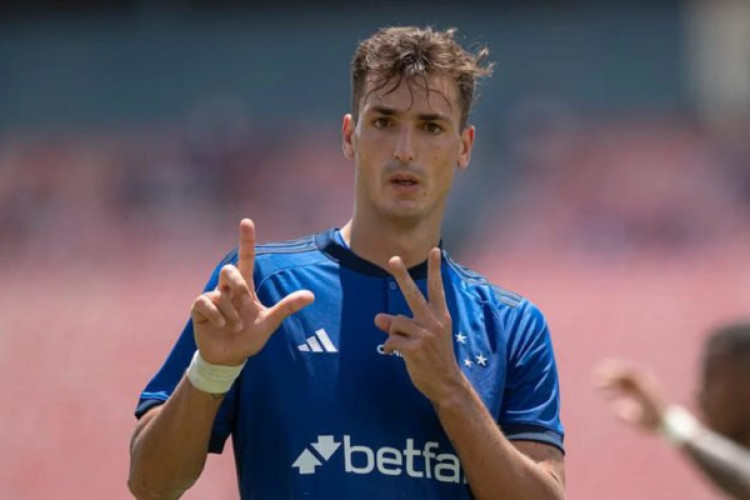 Com a coxa esquerda lesionada e os ossos do nariz fraturados, o atacante não tem data de retorno especificada pelo departamento médido do clube