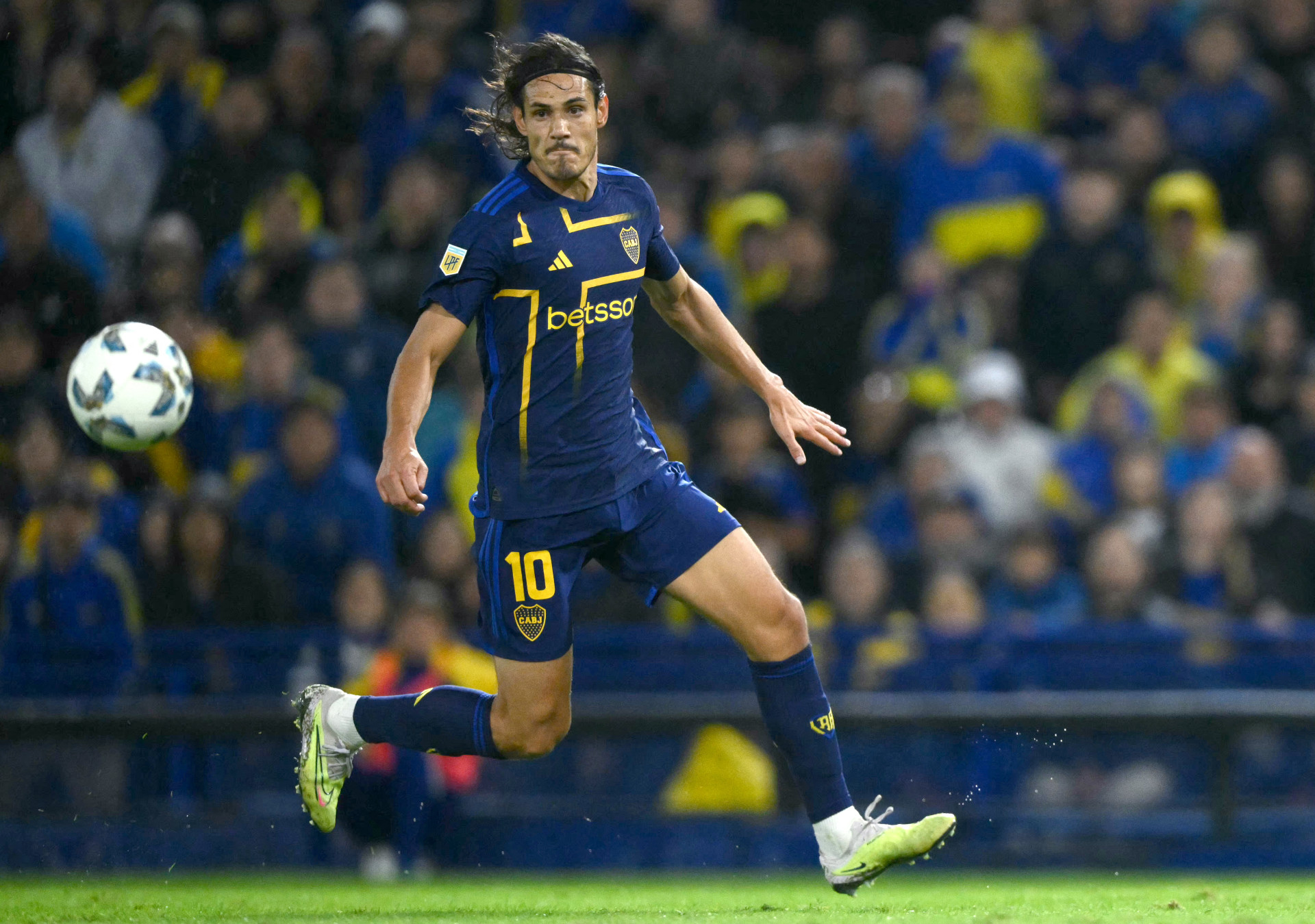 Cavani é o artilheiro do Boca Juniors com oito gols (Foto: LUIS ROBAYO / AFP)