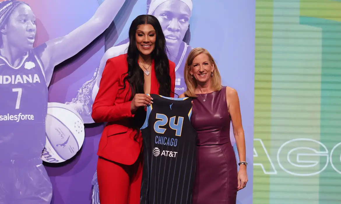 Pivô da seleção brasileira é terceira escolha do Draft da WNBA 