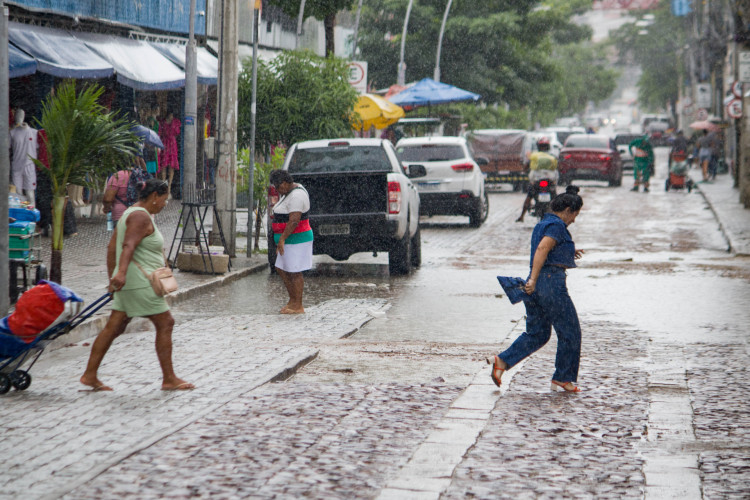 São esperadas chuvas moderadas até quarta-feira
