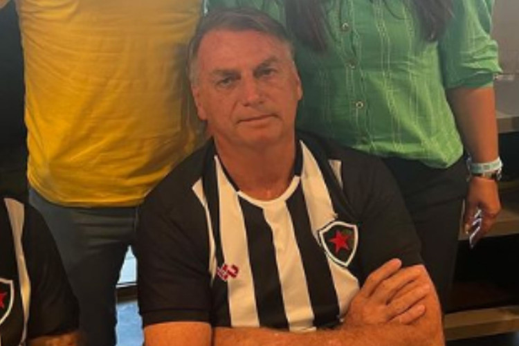 Bolsonaro com a camisa do Botafogo-PB 