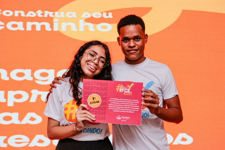  Prefeitura de Fortaleza homenageou alunos como Maria Paula Bastos e Everton Silva 