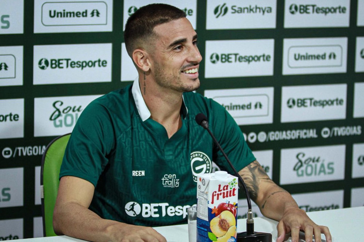 Thiago Galhardo é apresentado no seu novo clube, o Goiás