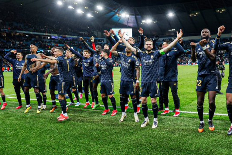 Jogadores do Real Madrid comemoram classificação à semifinal da UEFA Champions League 