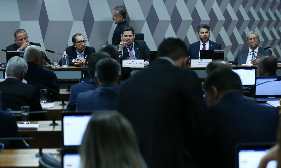 ￼COMISSÃO do Senado aprova aumento de salários de juízes e promotores  (Foto: © Lula Marques/ Agência Brasil)
