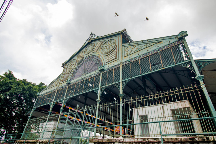 Obra prevê remoção do Mercado da Aerolândia para o entorno da Praça Visconde de Pelotas, no Centro, onde hoje abriga o Mercado dos Pinhões