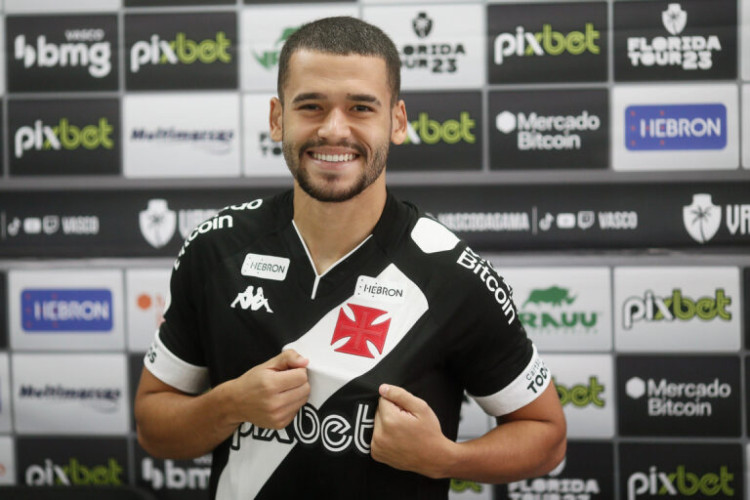 Volante Patrick de Lucca defende o Vasco