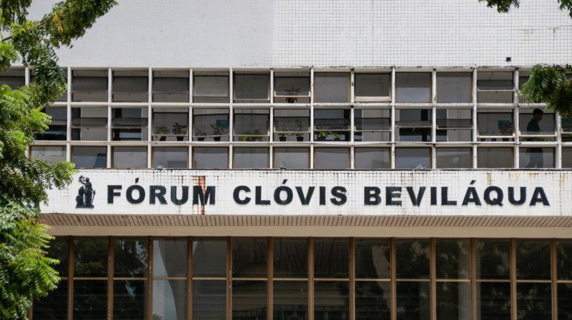 Foto de apoio ilustrativo (fachada do Fórum Clóvis Beviláqua). Justiça condenou quatro réus pelo assassinato de um frentista em Fortaleza 